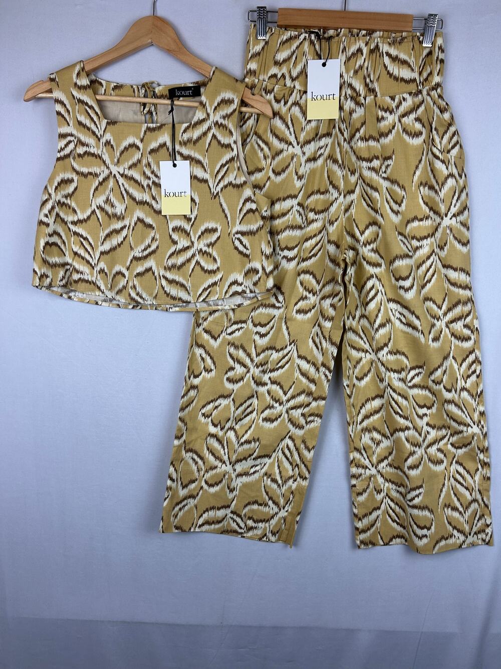 Kourt Boxy Crop 2 Piece Set Outfit Gold Floral Women's Size S